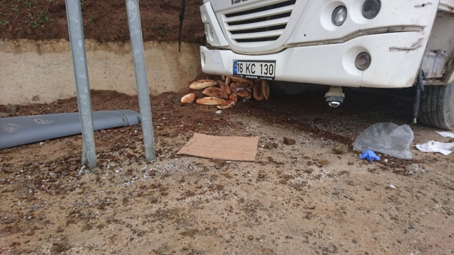 Maden işçilerini taşıyan servis ile tır çarpıştı